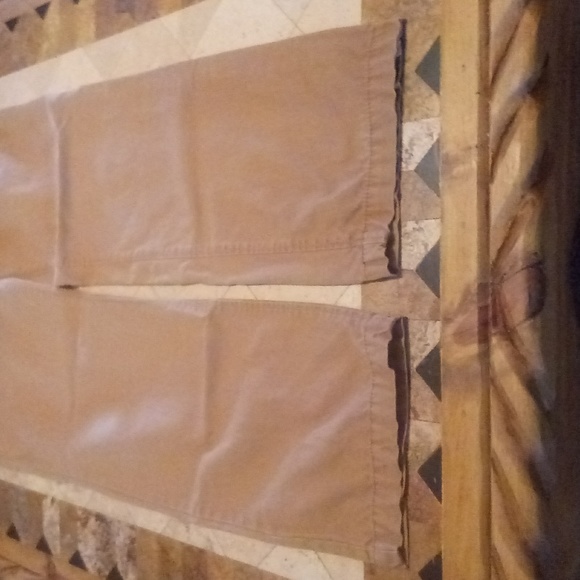American Eagle khakis 28x32 - Picture 4 of 9